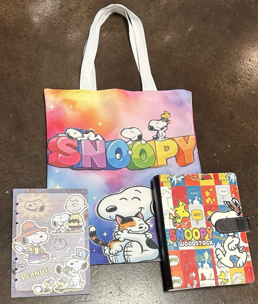 Peanuts Snoopy A5 Binder w/ matching paper and tote bag.